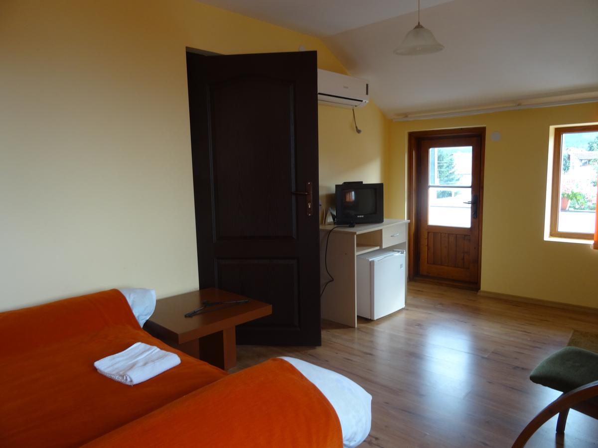 Family Hotel Rose Pavel Banya Exterior photo