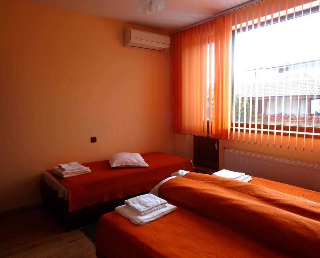 Family Hotel Rose Pavel Banya Exterior photo