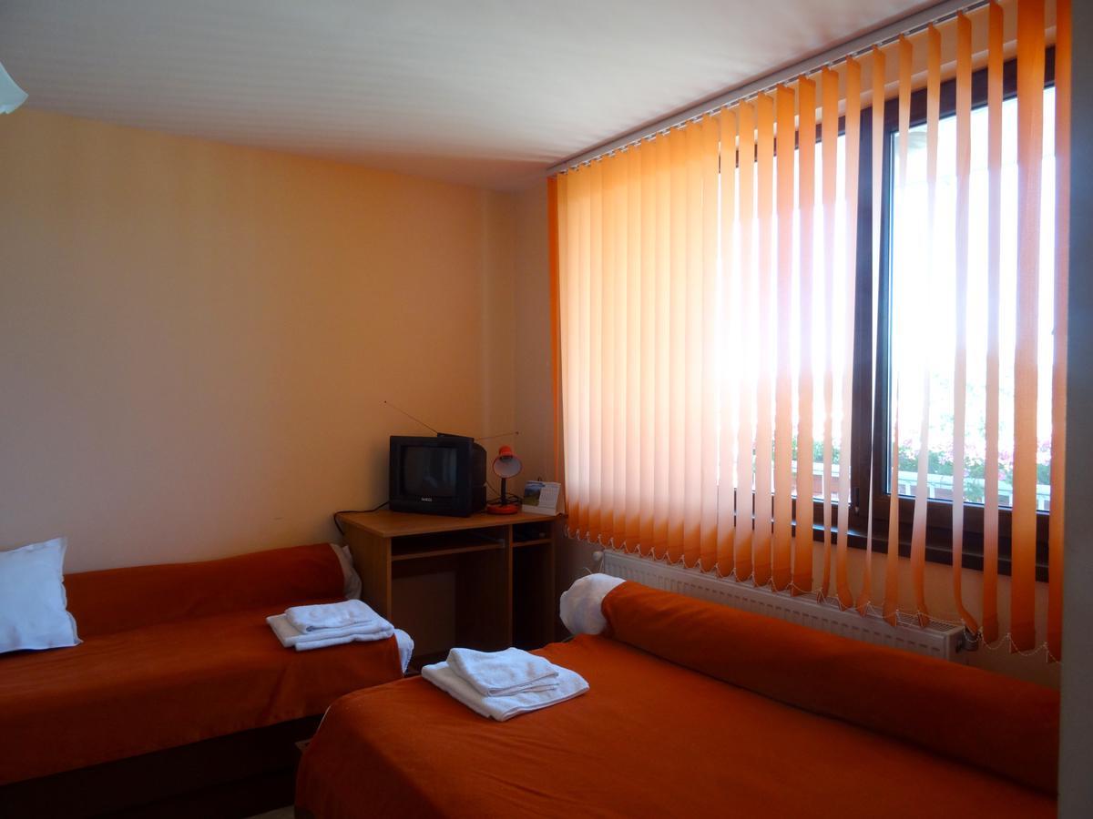 Family Hotel Rose Pavel Banya Exterior photo